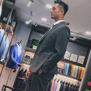 灰色格子男士商務(wù)同款西服定制