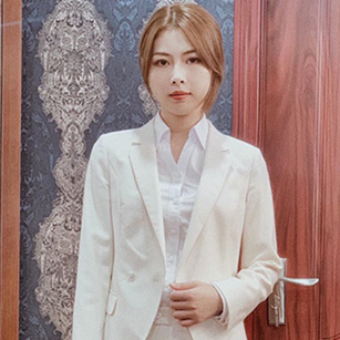 女士白色商務(wù)同款西服定制