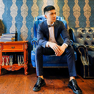 商務(wù)黑色條紋同款西服定制